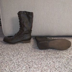Brown woman’s boots